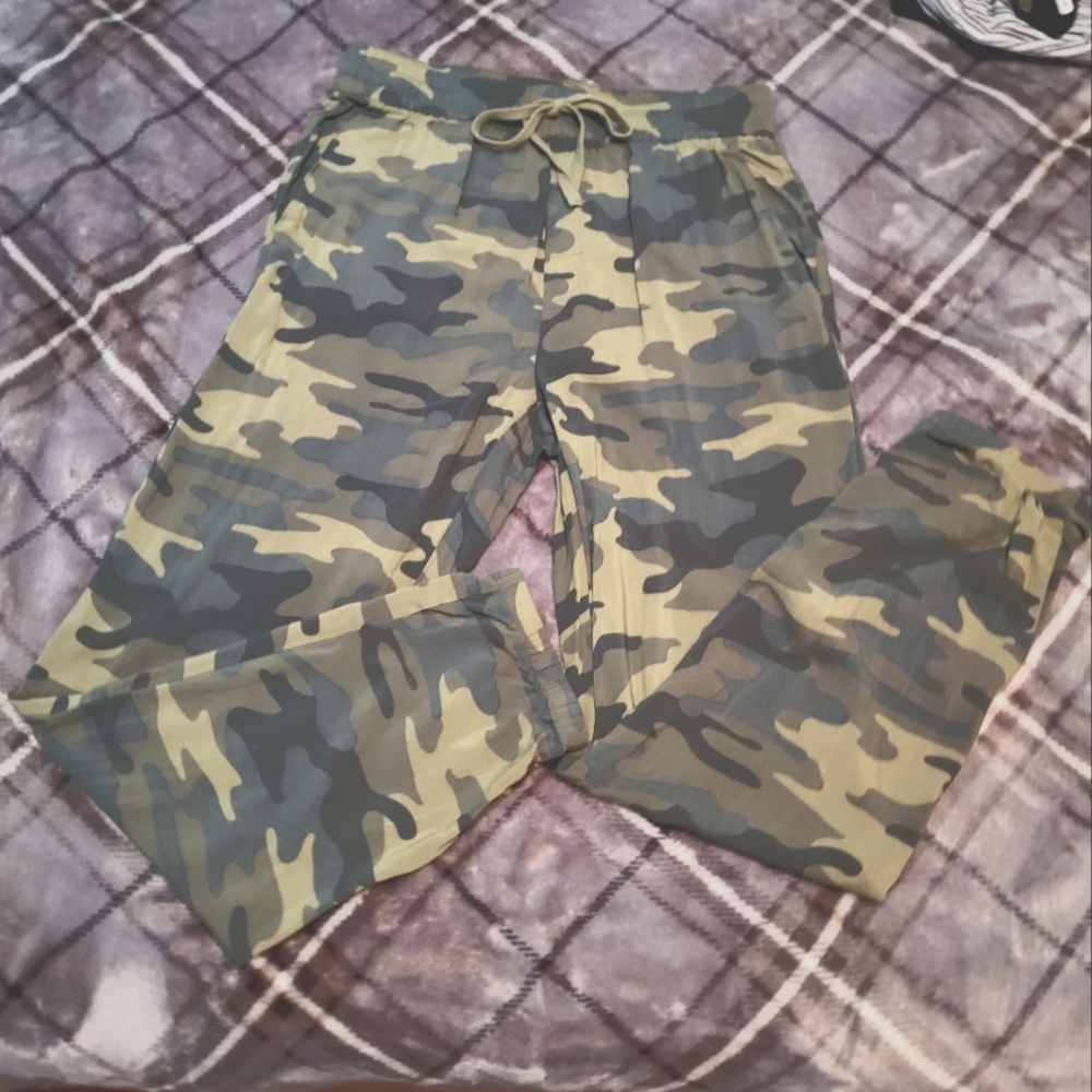 NWOT Z Supply "S" Camo Jogger